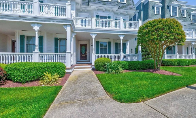 Cape May Condo | Ocean view & pool, 4 bed/5 bath, 1 block to beach, 3 blocks to town!