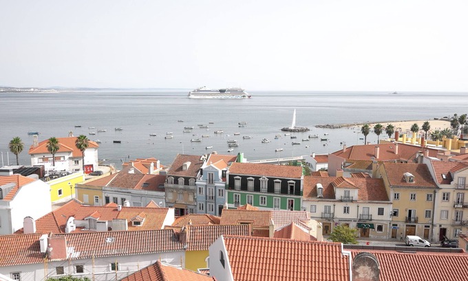 Paco De Arcos Apartment | Ocean View Suite, Lisbon