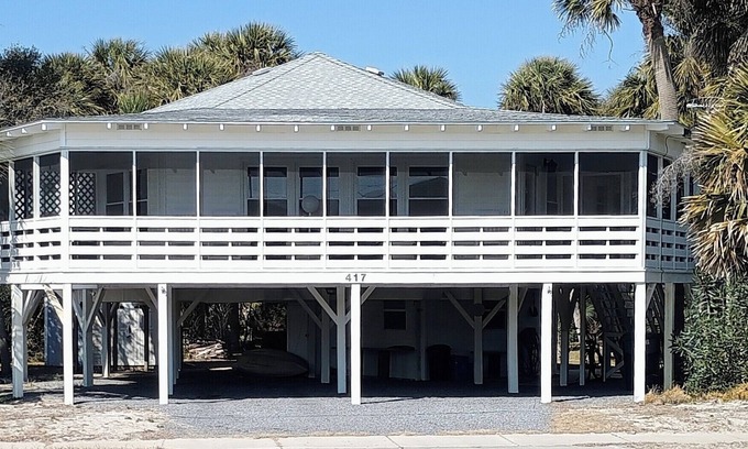 Edisto Island House | Ocean View Updated Beach House,Large Screened Porch,Beach Across the Street