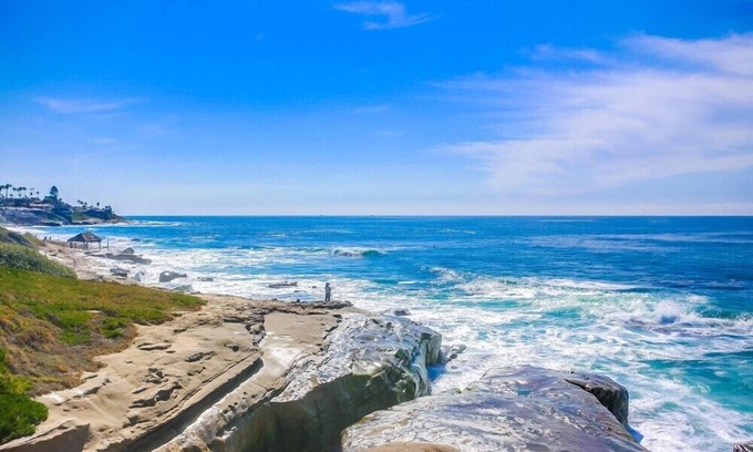 Beach Barber Tract Villa | Ocean View Villa * 2 Levels * Rooftop Sun Deck