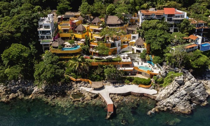 South Shore Hotel Area Villa | Oceanfront 15 Bedroom Villa For 28 Guests.