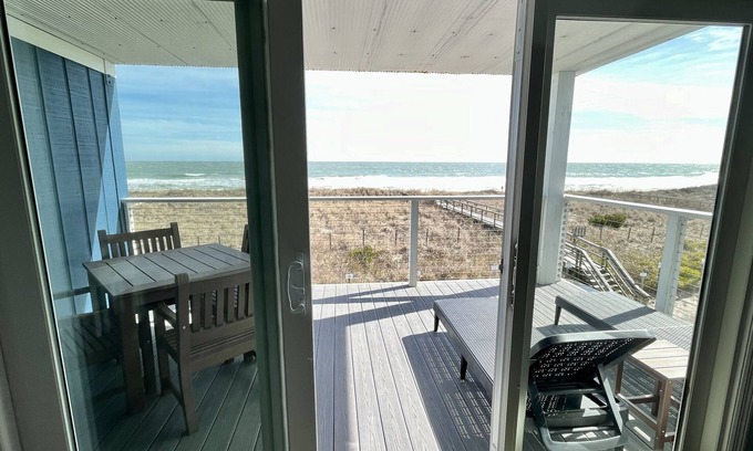 North Carolina Coast Condo | 🧜‍♀️Oceanfront 2BR 2Bath condo, private beach access, perfect location!🧜‍♀️