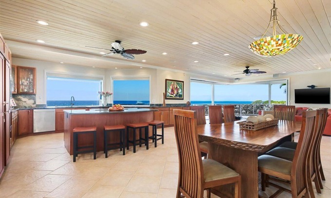 Kailua-Kona House | OCEANFRONT BEACH HOUSE WITH SUNSET VIEWS AND PRIVATE POOL