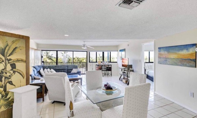 Key Largo Condo | Oceanfront Beautiful condo at a great location in Key Largo