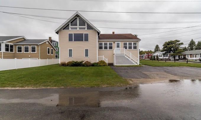 Southern Coast Cottage | Oceanfront bliss in this large and accommodating oceanfront property, with picturesque views!