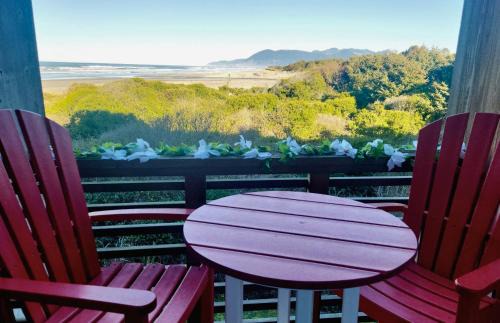 Rockaway Beach House | Oceanfront Bliss King Suite & Pet-friendly Stay