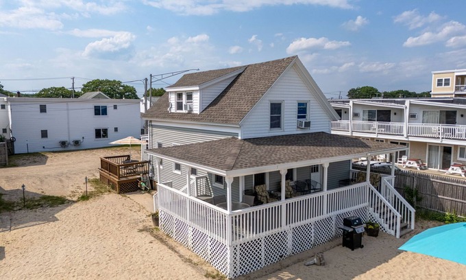 Old Orchard Beach Cottage | Oceanfront Cottage 3