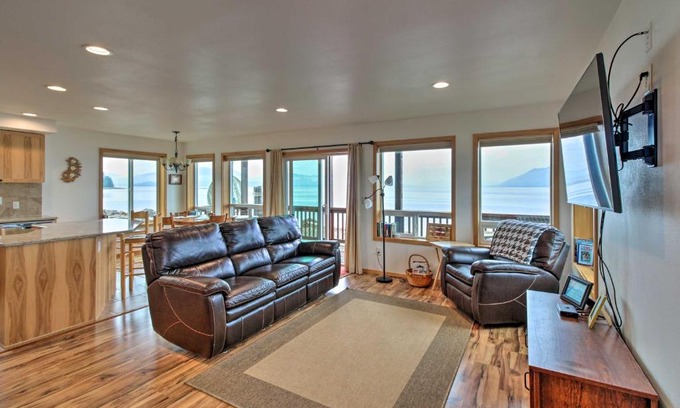 Craig Apartment | Oceanfront Craig Apt Grill, Fishing On-Site!