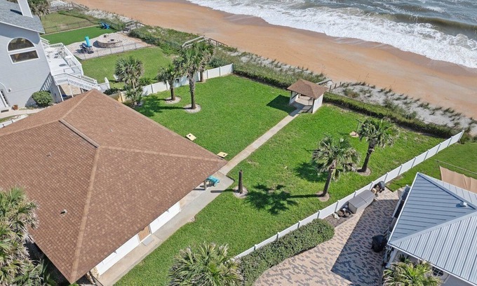 Painters Hill House | Oceanfront Escape w/Private Beach Access & Views! Sleeps 8.