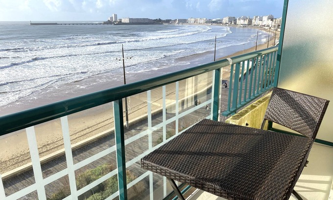 Les Sables d'Olonne Apartment | Oceanfront Studio with Balcony, Steps from Beach