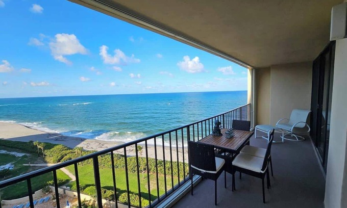 Jupiter Apartment | Oceanfront High-Rise Full Condo
