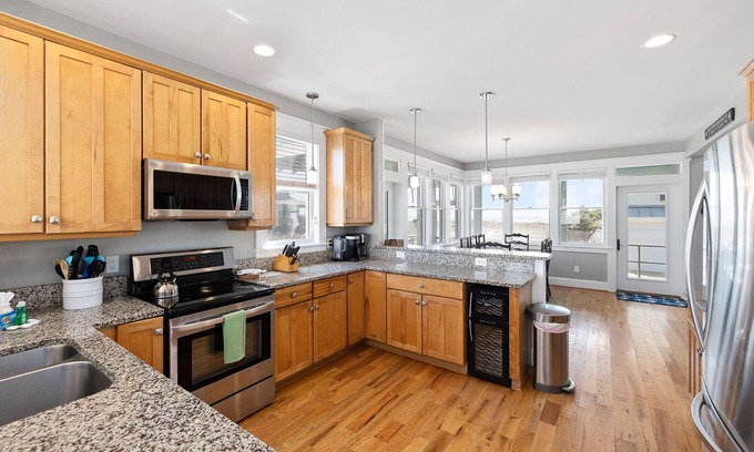 South Beach House | Oceanfront Home in Ideal Location on South Beach. BHI & Shoals Clubs Available.