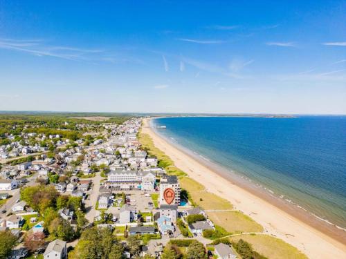 Ocean Park House | Oceanfront Home Beach Access Deck & Ping Pong
