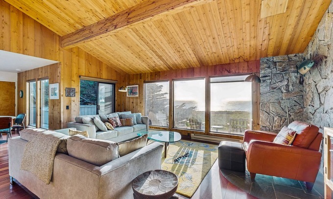 Sea Ranch House | Oceanfront Home with Hot Tub, Deck, Shared Pool Access, & WiFi - Dogs OK