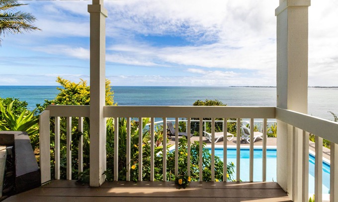 Kapoho House | Oceanfront in Hilo Hale Kai Suites- Pele Suite - King Bed, Living Room, Bath