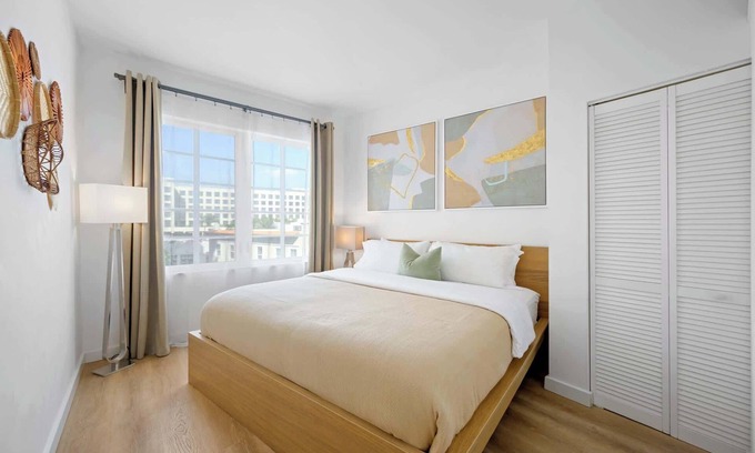 Flamingo/Lummus Apartment | Oceanfront Junior 2BR APT on Ocean Drive