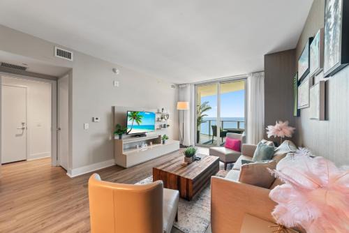 Hollywood South Central Beach Apartment | Oceanfront Luxury Condo With WaterView
