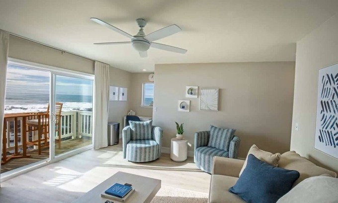 Shelter Cove Condo | Oceanfront Mini Suite | King | Jacuzzi | Rm 10
