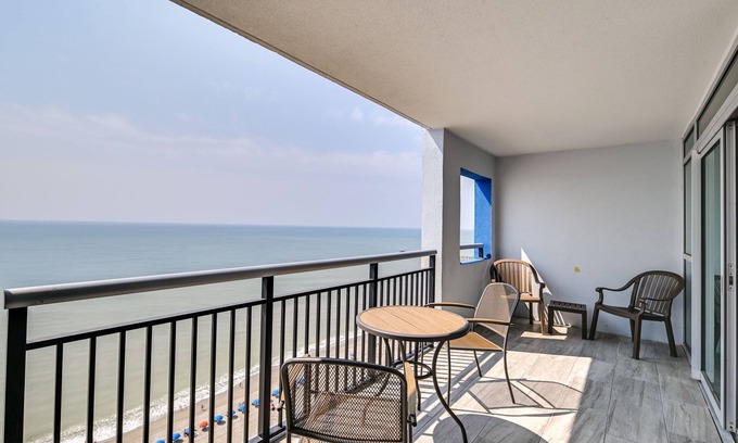 Downtown Myrtle Beach Condo | Oceanfront Myrtle Beach Condo w/Pools & Hot Tubs