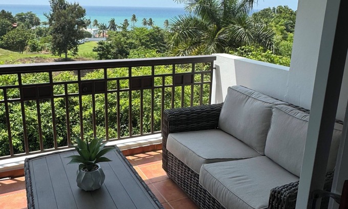Guaniquilla Condo | Oceanfront Paradise: Completely Renovated Stunning Condo with Breathtaking Views