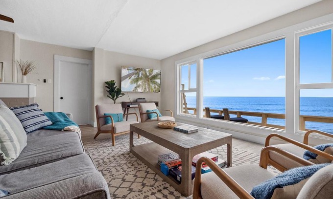 Ocean Beach House | Oceanfront Paradise - Spa, Pet-Friendly, Fast Wifi, Parking & Dream Views