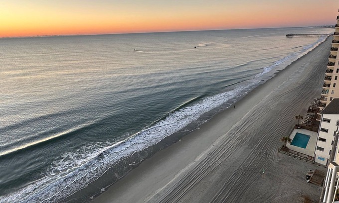 Garden City Condo | Oceanfront Penthouse Level! King bed Recliners Coffee Bar!