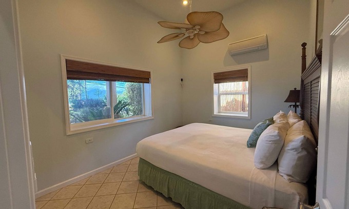 Kahana Bed & Breakfast | Oceanfront Royal Suite | Steps to Beach w. BBQ & Free Parking | Free Breakfast