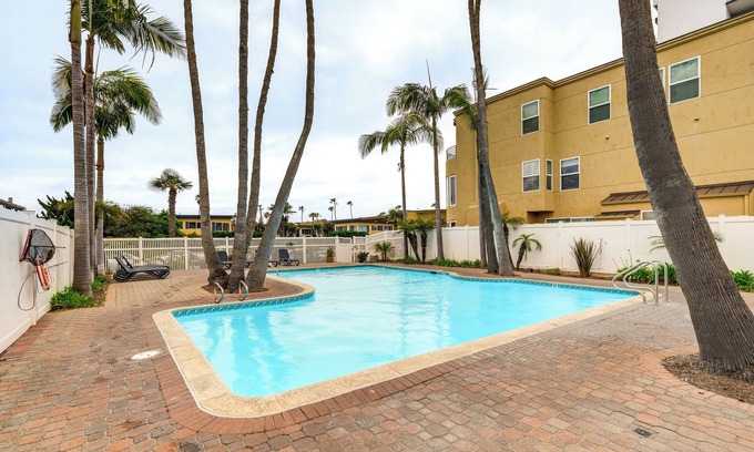 North Pacific Beach Condo | Oceanfront San Diego Getaway: Steps to Beach!