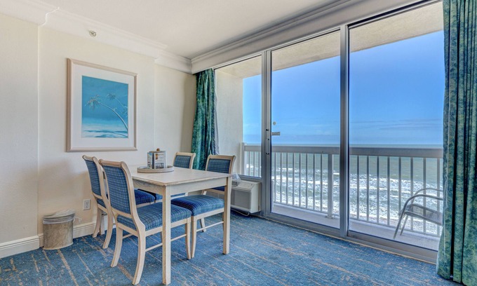 Ortona Park Hotel | Oceanfront studio with beach access, gym & high-speed WiFi