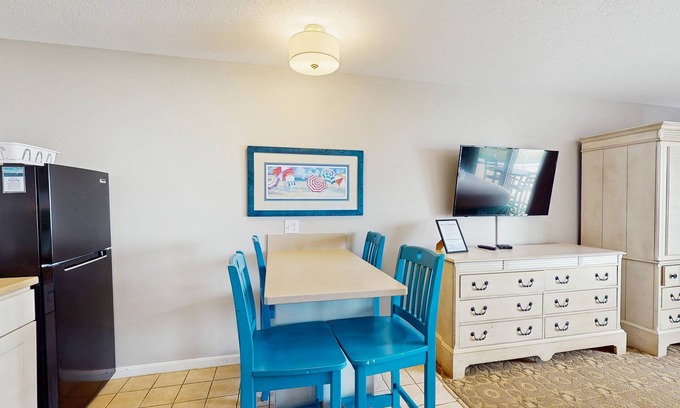 North Truro Apartment | Oceanfront studio with lovely views, AC & great location - dogs welcome
