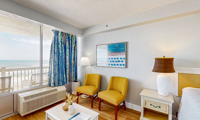 Ortona Park Hotel | Oceanfront suite with ocean view, beach access, gym & fast WiFi