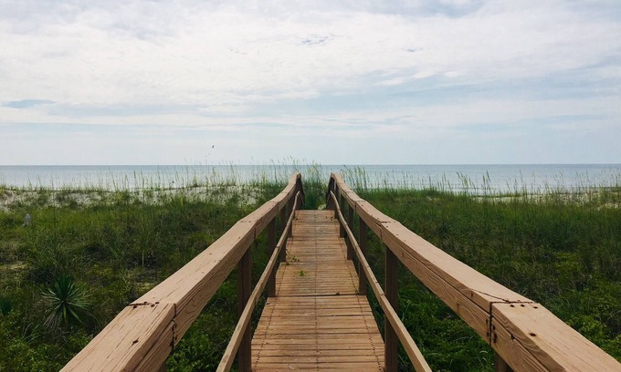 North Carolina Coast Condo | OCEANFRONT & super clean! 90 steps to the beach😍the views are fab!