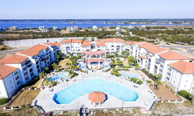 North Topsail Beach Condo | OCEANFRONT 2 BEDROOM CONDO, AMAZING VIEWS