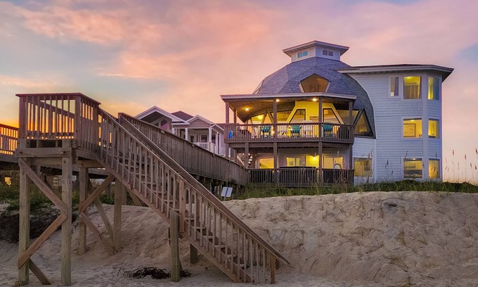 Sneads Ferry House | Oceanfront Dome Home with Unobstructed Views of Sea and Stars (Sleeps 16!)