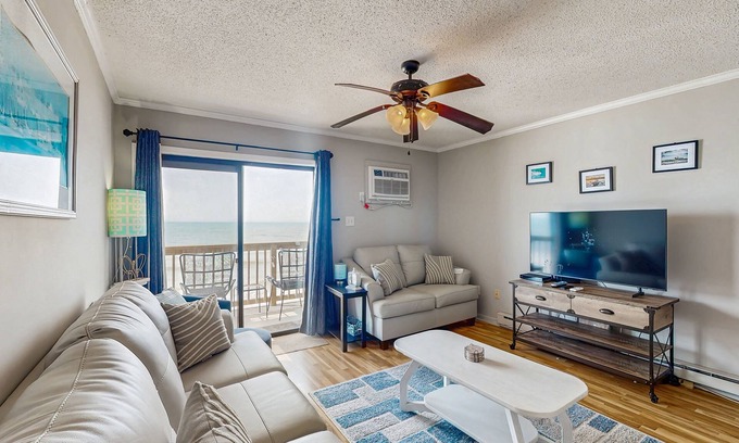Sneads Ferry Condo | Oceanfront Topsail Reef condo with fast AC & WiFi - beach access & tennis