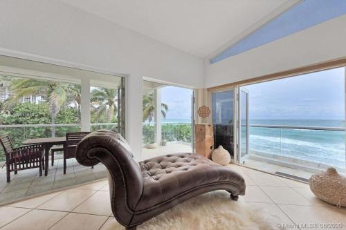 Hollywood House | Oceanfront Villa On Semi-Private Holywood Beach