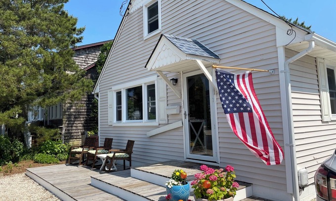 North Beach Haven House | Oceanside, Oversized Cape-Rent Sunday to Sunday in beautiful Brant Beach