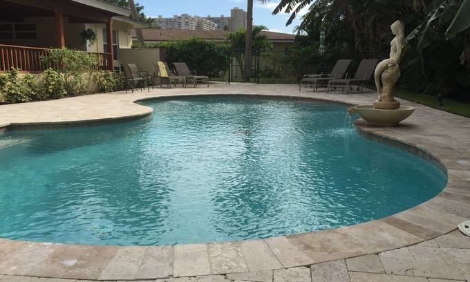 East Fort Lauderdale Villa | Oceanside Mist Apts: Heated Pool, Hot Tub & Tiki Bar! 2 Bed 2 Bath-Flagler Suite