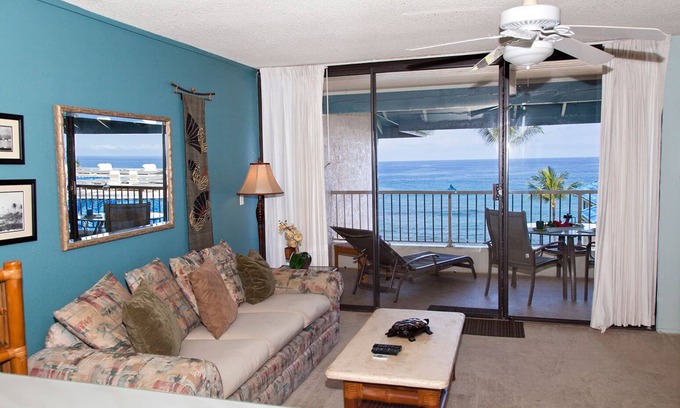 Historic Kailua Village Condo | Oceanview 1BR- Top Floor Elevator access - see video tour -WiFi and free calling