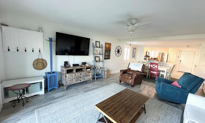 Crescent Beach Condo | Oceanview 2 Bedroom Flat Summerhouse Unit 449