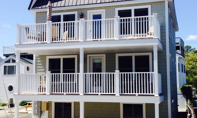 Old Orchard Beach Condo | Oceanview Condo 1 Mile From The Pier, Built In 2015