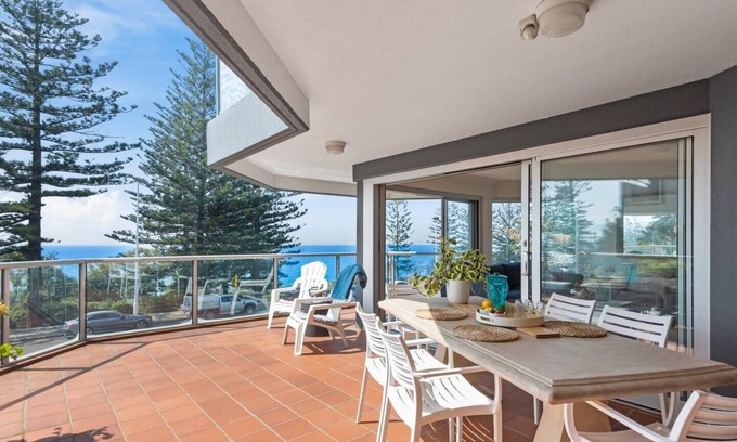 Wollongong CBD Apartment | Oceanview Escape Idyllic Beachfront Dreaming
