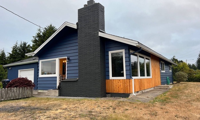 Waldport House | Oceanview Escape – Pet Friendly, Family Ready, Near Waldport Beach