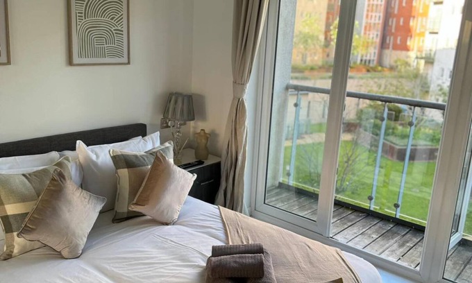 Southampton City Centre Apartment | Oceanview Gem in Southampton