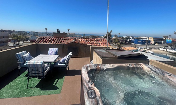 Sunset Beach House | Oceanview Rooftop Beach House with Jacuzzi