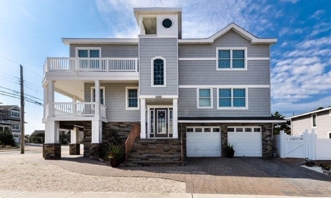 North Beach Haven House | Oceanview w/heated pool (Mem-Labor Day) outdoor bar/kitchen 5 Bedroom 2 Master