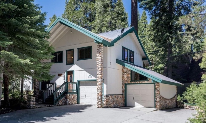 Shaver Lake House | Ockenden Ranch, Shaver Lake.3 Bed, 2 Bath, LOFT/Game area. Sleeps 8(1850 sqft.)
