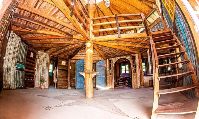 Laguna House | Octagonal house in demolition wood (OkaMauna)