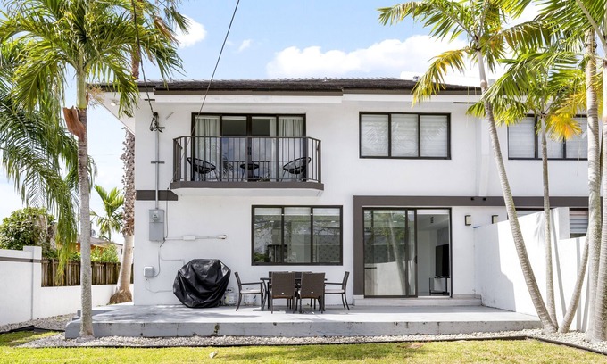 Olympia Heights House | October & November Sale! Private Yard & Grill, Near Coral Gables & MIA Airport