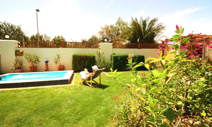 Dahab Apartment | Octopus Apartment With Jacuzzi Pool, Wifi, BBQ And Sunbeds. Beach 3 mins walk.